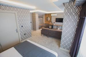 A television and/or entertainment centre at Prusias Otel