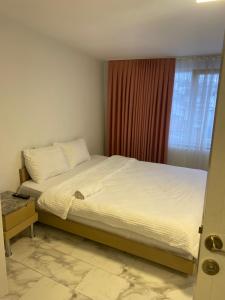 Postel nebo postele na pokoji v ubytování HOTEL YEDİkapı