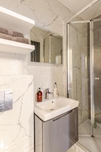 a white bathroom with a sink and a shower at The Percy's in Oxford