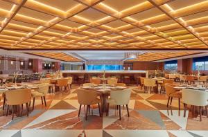 Restaurace v ubytování Doubletree By Hilton Varanasi