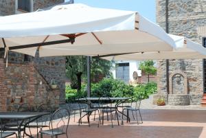 A restaurant or other place to eat at I Casali della Parata