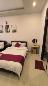 Postel nebo postele na pokoji v ubytování Conico Hotel at Dalat