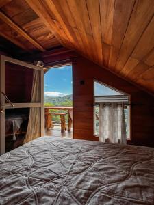 Postel nebo postele na pokoji v ubytování Paradise Point Nature Cabana Kandy