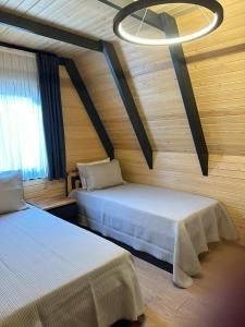 Postel nebo postele na pokoji v ubytování Erciva Bungalov