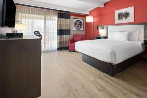 Voodi või voodid majutusasutuse Ramada by Wyndham Parsippany toas