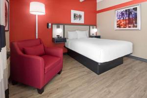 Voodi või voodid majutusasutuse Ramada by Wyndham Parsippany toas