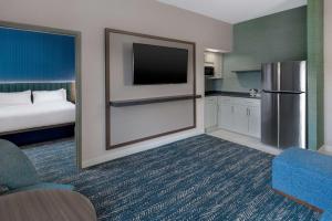 Η κουζίνα ή μικρή κουζίνα στο DoubleTree Suites by Hilton Mount Laurel