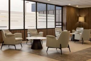 Posezení v ubytování Wyndham Edmonton Hotel and Conference Centre