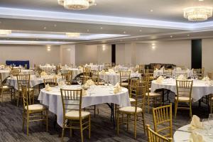 Restaurace v ubytování Wyndham Edmonton Hotel and Conference Centre
