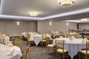 Restaurace v ubytování Wyndham Edmonton Hotel and Conference Centre