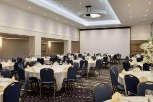Restaurace v ubytování Wyndham Edmonton Hotel and Conference Centre