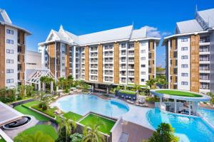 an aerial view of a resort with a large swimming pool at Wyndham Jomtien Pattaya in Na Jomtien