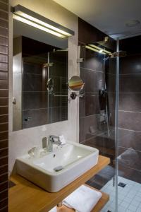 Koupelna v ubytování Sareza hotel
