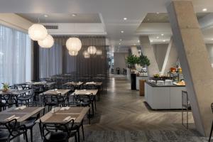 Um restaurante ou outro lugar para comer em Nordic Hotel Forum
