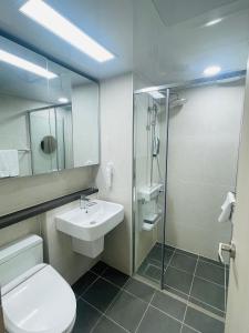 Koupelna v ubytování OceanStay E7 INN-TheCity