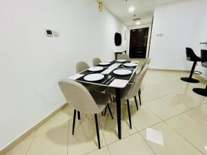 Galería fotográfica de 1 Bed-Apartment Cluster H JLT en Dubái