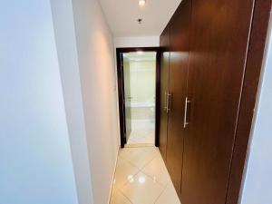 Galería fotográfica de 1 Bed-Apartment Cluster H JLT en Dubái