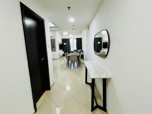 Galería fotográfica de 1 Bed-Apartment Cluster H JLT en Dubái