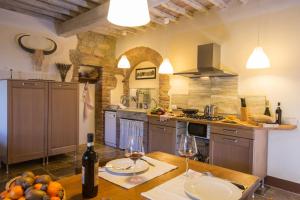 Kuchyň nebo kuchyňský kout v ubytování Agriturismo Podere Costarella