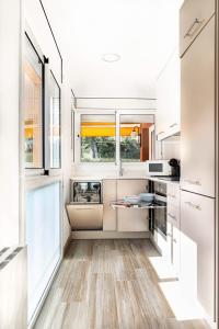 Η κουζίνα ή μικρή κουζίνα στο Apartmento con piscina y pista de tennis