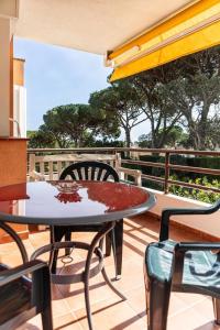Μπαλκόνι ή βεράντα στο Apartmento con piscina y pista de tennis