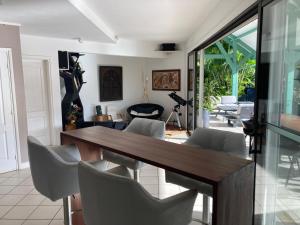Posezení v ubytování Villa d'architecte havre de paix
