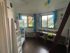 Kuchyň nebo kuchyňský kout v ubytování Villa d'architecte havre de paix