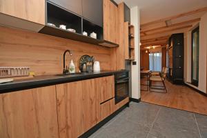 Η κουζίνα ή μικρή κουζίνα στο Winter Park Apartment