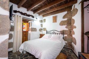 Posteľ alebo postele v izbe v ubytovaní Rural Suite Santiago de Tunte