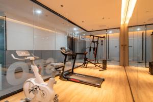 Centrum fitness w obiekcie Calvin International Hotel Guangzhou Baiyun International Airport Huadu Plaza Branch - Free Deliver Service to Guangzhou Baiyun International Airport & Free Deliver Service to Canton Fair Complex During Canton Fair Period