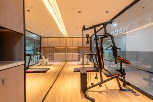 Centrum fitness w obiekcie Calvin International Hotel Guangzhou Baiyun International Airport Huadu Plaza Branch - Free Deliver Service to Guangzhou Baiyun International Airport & Free Deliver Service to Canton Fair Complex During Canton Fair Period