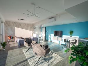 TV a/nebo společenská místnost v ubytování Orchidea House