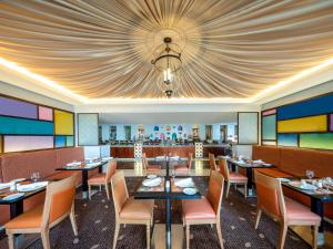 Restaurace v ubytování Movenpick Makkah Hajar Tower