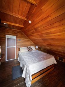 Postel nebo postele na pokoji v ubytování Paradise Point Nature Cabana Kandy
