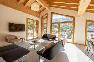 TV a/nebo společenská místnost v ubytování Luxury Penthouse Sonnenhof