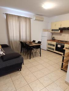 a kitchen and dining room with a table and chairs at Apartmani Danica in Pirovac