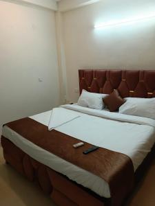 Postel nebo postele na pokoji v ubytování Soooper Hotel