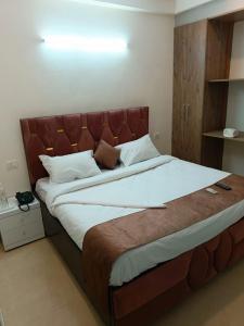 Postel nebo postele na pokoji v ubytování Soooper Hotel