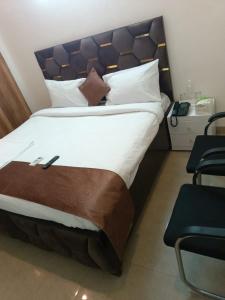 Postel nebo postele na pokoji v ubytování Soooper Hotel