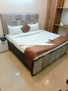 Postel nebo postele na pokoji v ubytování Soooper Hotel