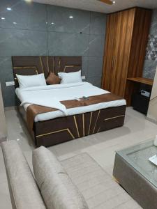 Postel nebo postele na pokoji v ubytování Soooper Hotel