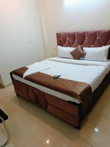 Postel nebo postele na pokoji v ubytování Soooper Hotel
