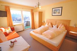 Ein Bett oder Betten in einem Zimmer der Unterkunft Haus Alpina