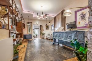 a living room with a large blue cabinet in the middle at La Bartolomea Home & Suite in Pitigliano