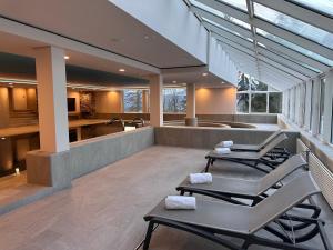 Area soggiorno di Hotel Valaisia Crans Montana, a Faern Collection Resort