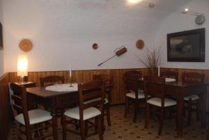 TV a/nebo společenská místnost v ubytování Osteria Anzonico