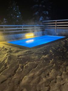 Bazén v ubytování Villa Bialka & Spa nebo v jeho okolí