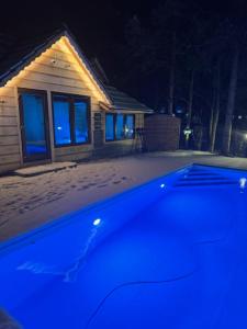 Bazén v ubytování Villa Bialka & Spa nebo v jeho okolí