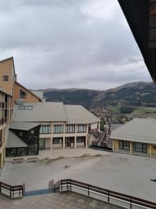 A general mountain view or a mountain view taken from Az apartmant