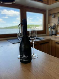 Nápoje v ubytování Luxury houseboat, Orlík Castle + 29 fotografií